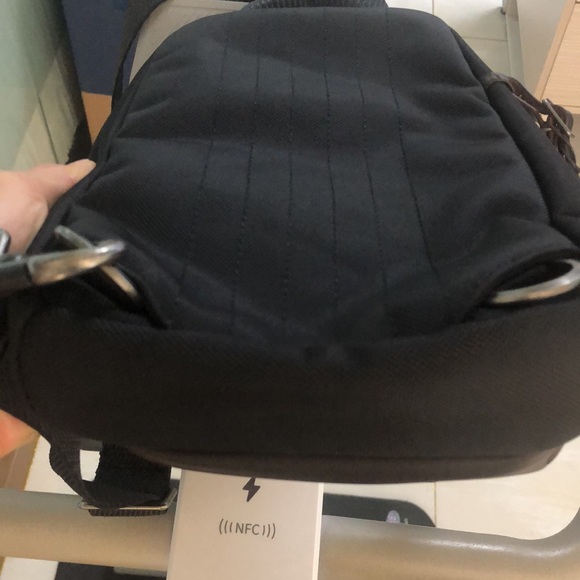 TUMI SLING BAG - Picture 4 of 6